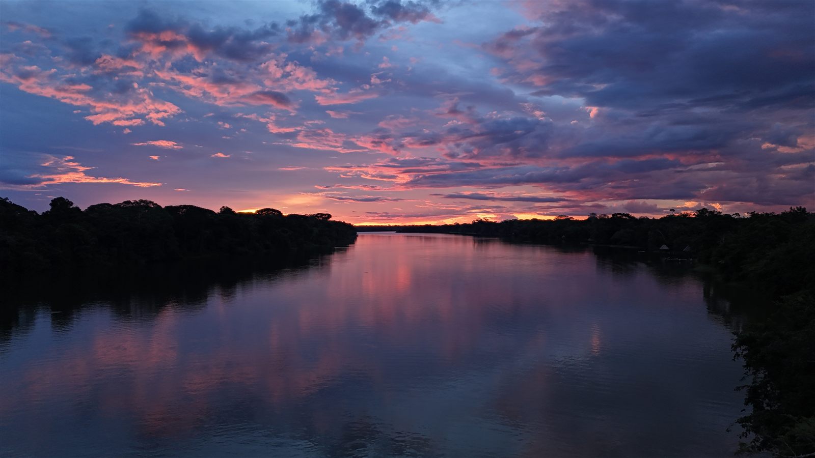 Río amazónico al atardecer, Riberalta